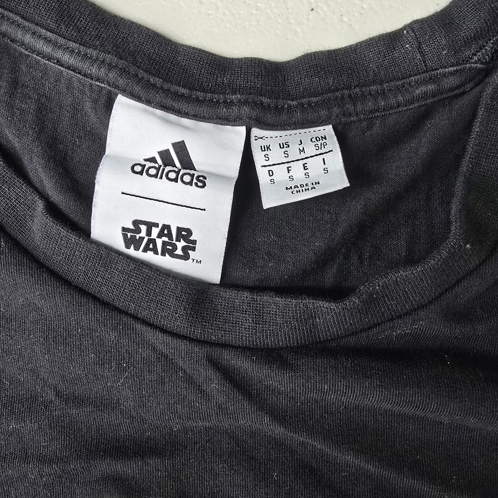 T-SHIRT MAN ADIDAS X STAR WARS: THE MANDALORIAN GRAPHIC TEE - size small